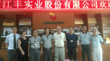 在香港，銷售每三只冰鮮雞就有兩只是江豐出品，但中國大陸的市場更大，這次找中擂合作就是要打開家門口的市場。中擂團隊開局便簽約虎艷芬作江豐代言，我們對接下來的合作充滿信心。